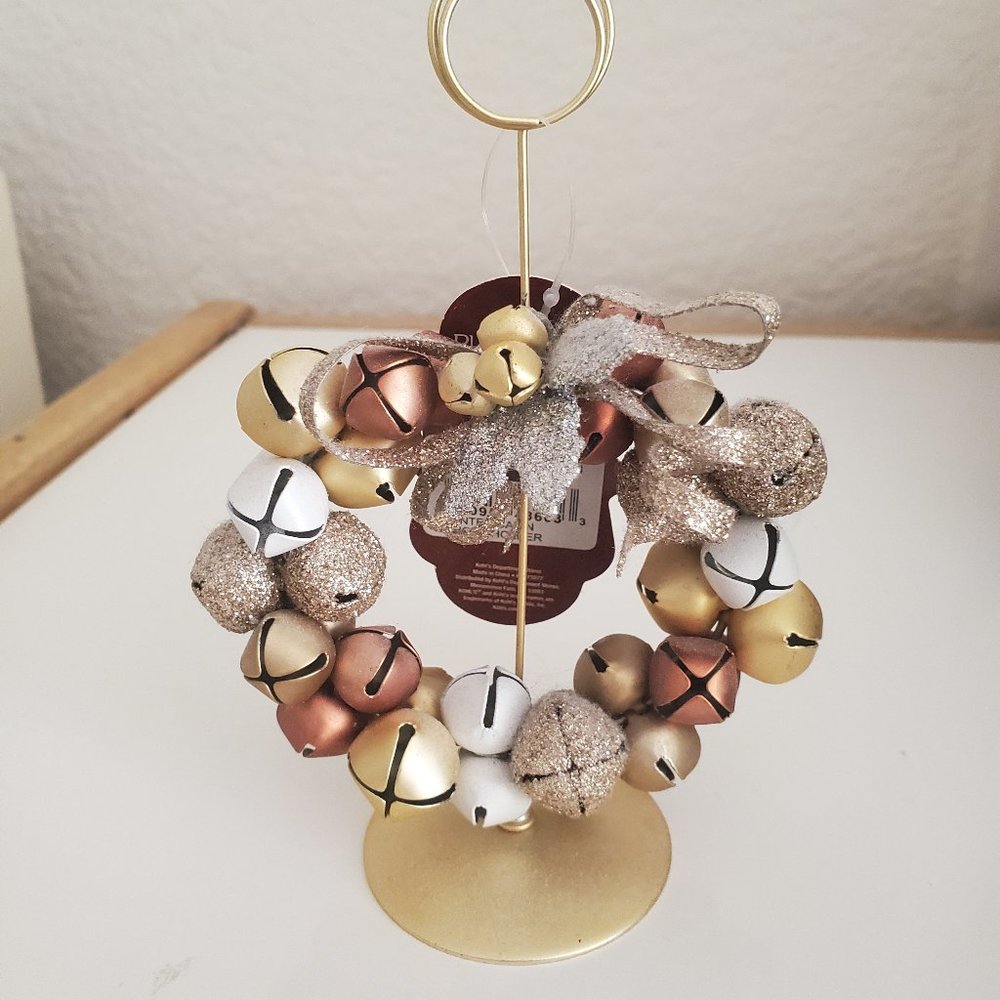 St. Nicholas Square Bells Wreath Photo/Place Card Holder